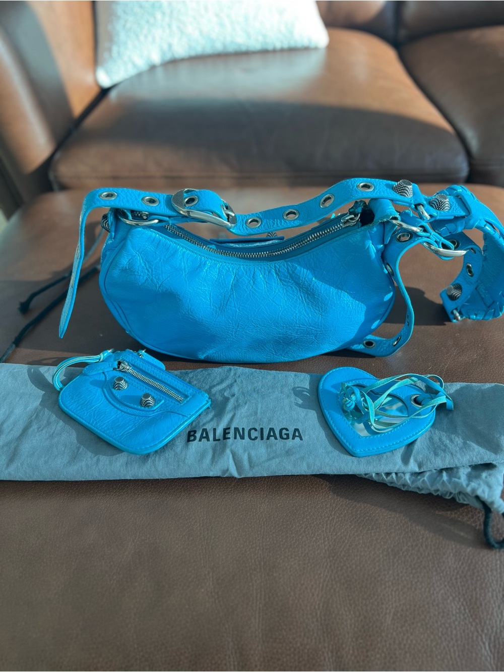 Balenciaga le Cagole XS from the S/S 2022 Collection - Picture 9 of 12